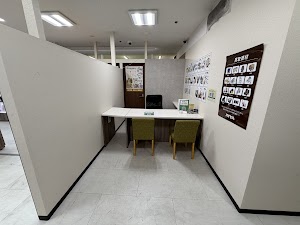 総合買取店 バイセル イオンフードスタイル港南台店 place picture